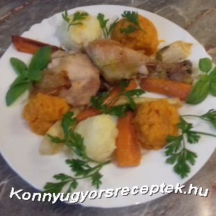 Ropogós csirke comb sült zöldségekkel édes burgonya és burgonya pürével . Ropogós csirke comb sült zöldségekkel édes burgonya és burgonya pürével .