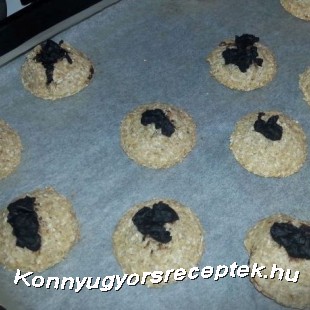 Csokikrémmel töltött kókuszos keksz Csokikrémmel töltött kókuszos keksz