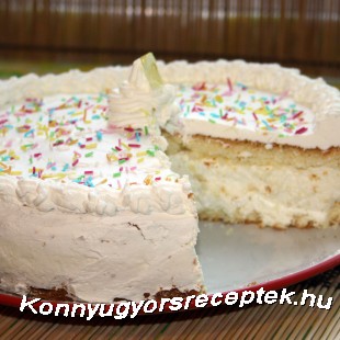 Tejszínes túrótorta krémmel megkenve