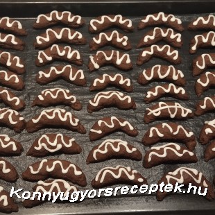 Csokoládés kiflik fehér cukormázzal